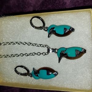 Set! Bird necklace on 9in chain with matching earrings.